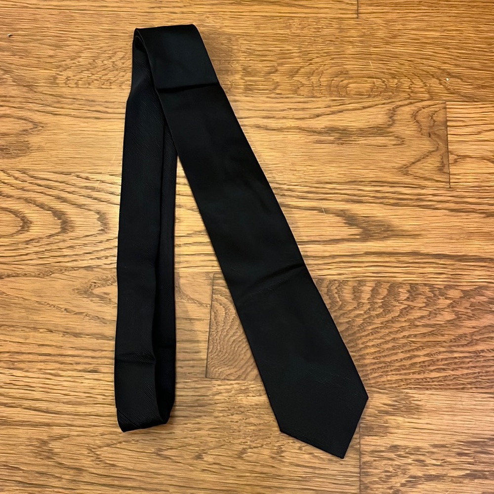 J. Crew. The narrow tie. Black. 100% silk.